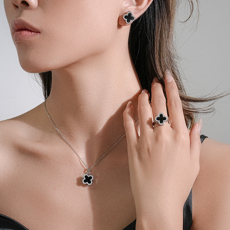 Minimalist Four-Leaf Clover Pendant Necklace for Women in Titanium Steel with Vacuum Plating, O-Chain Locket Style