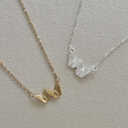 Collar Minimalista con Colgante de Mariposa de Plata de Ley 925 con Baño en Cadena Cruzada para Mujer