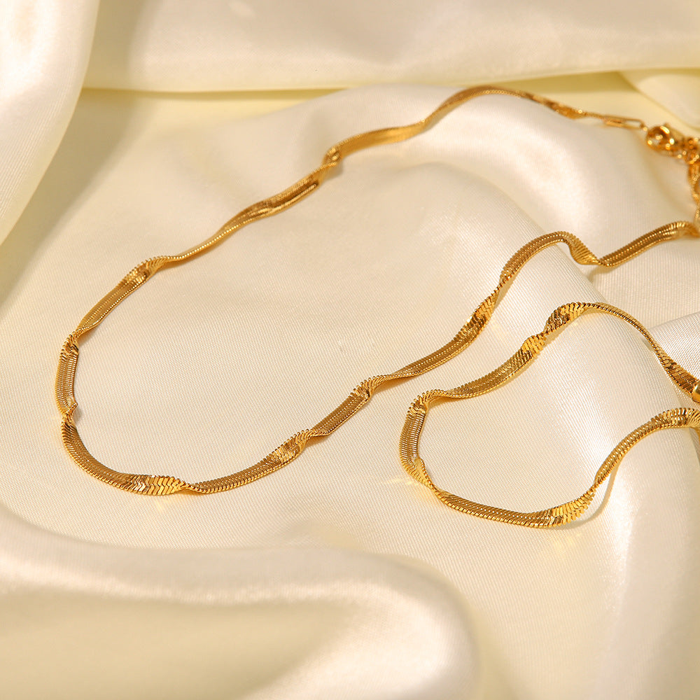 Geometric Circle Pendant Bracelet in Stainless Steel with 18K Gold Plating for Women