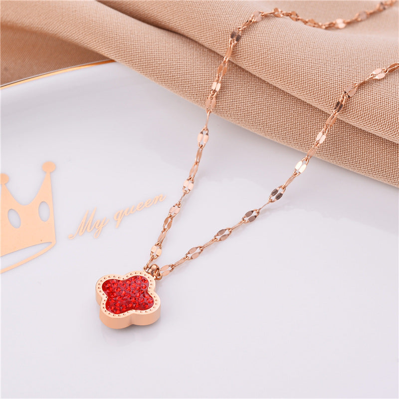 Collana da donna a trifoglio con strass neri e rossi double-face, in acciaio al titanio placcato, catena a onda d'acqua, stile ufficio, con ciondolo floreale
