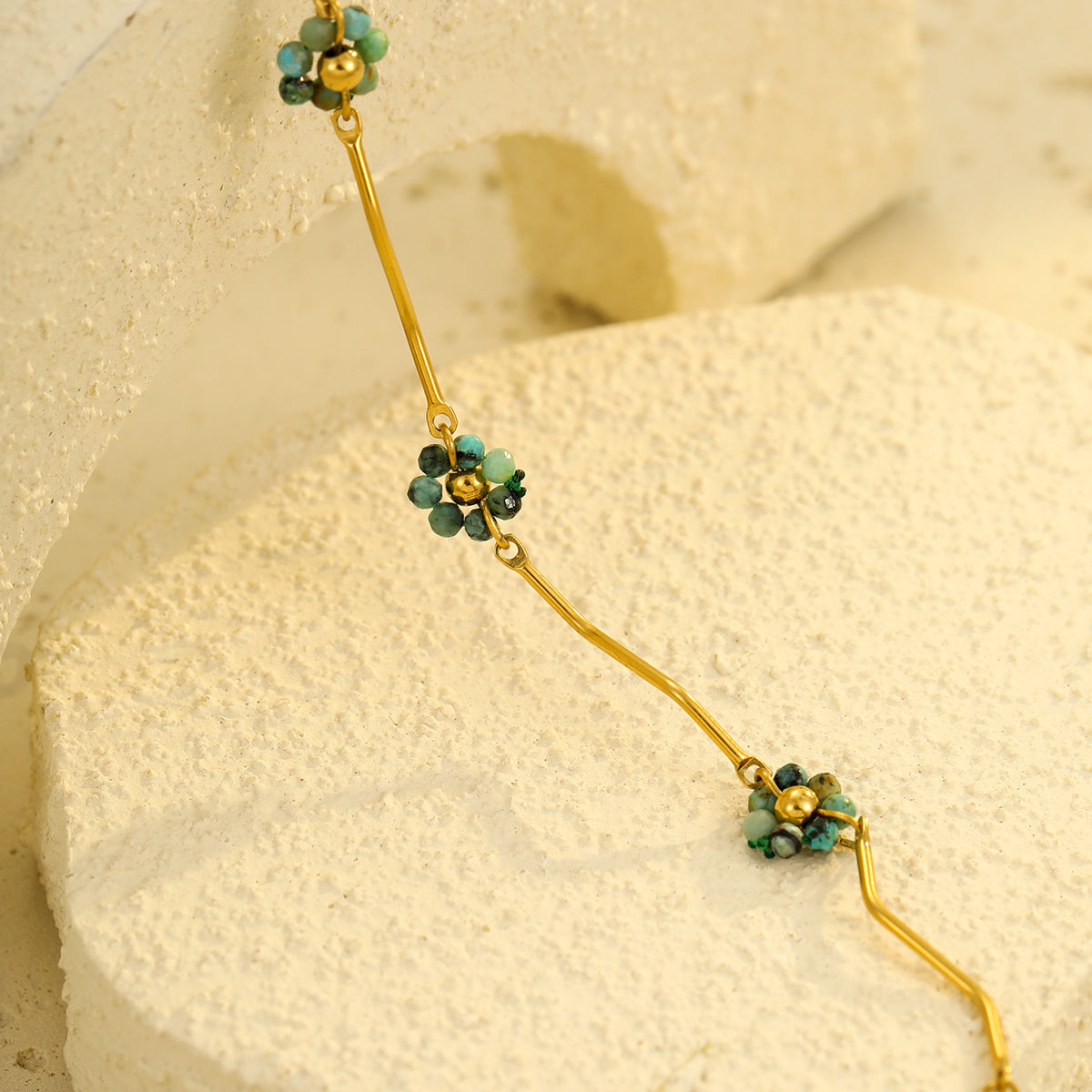 Collana con Ciondolo a Fiore Minimalista in Acciaio Inossidabile Stile Francese con Finitura Galvanizzata per Donne