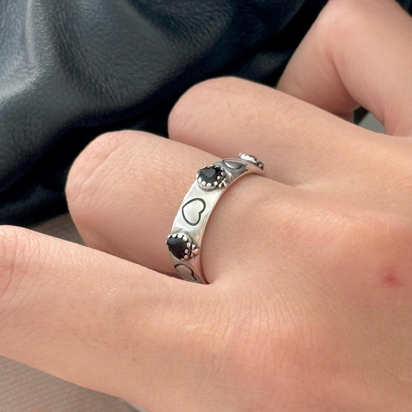 Anillo Vintage de Plata Esterlina 925 con Forma de Corazón e Incrustaciones de Circones, Diseño Geométrico, Banda Apilable Femenina y Minimalista
