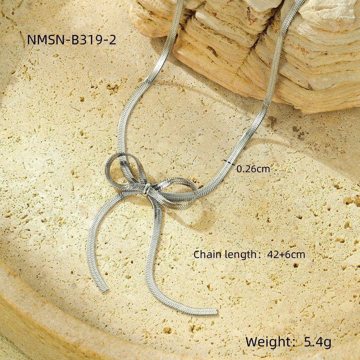 Collar minimalista de acero inoxidable con forma de lazo para mujer con acabado galvanizado