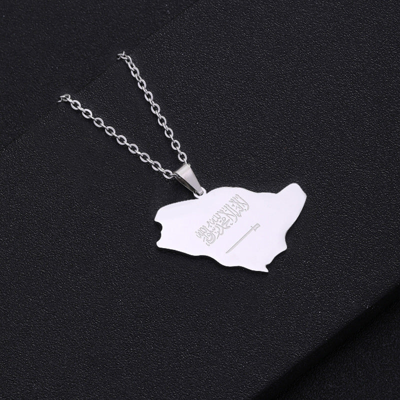Collana Etnica Geometrica con Ciondolo in Acciaio Inossidabile, Charms in Acciaio al Titanio e Finitura Galvanica su Catena a Maglie O-Ring