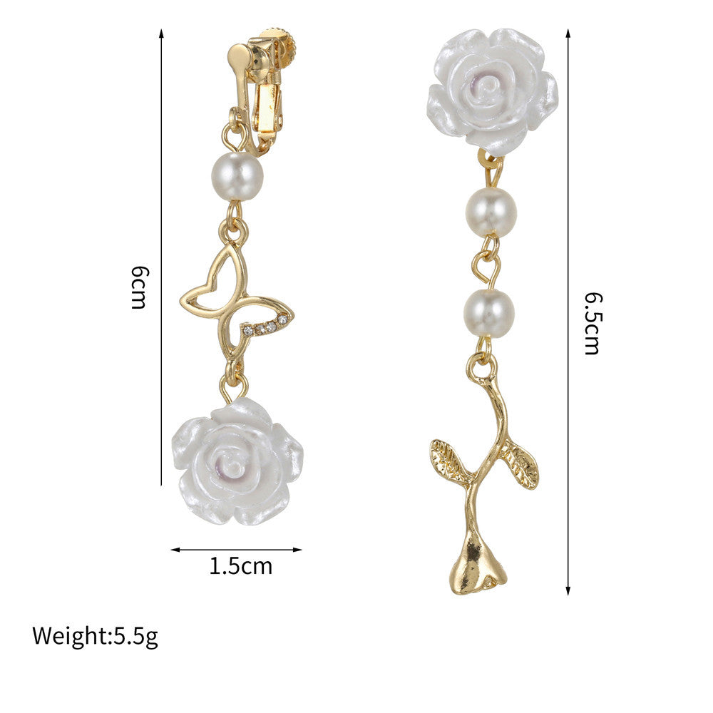 Eleganti orecchini asimmetrici a rosa geometrica bianca con perni in argento sterling 925 da donna