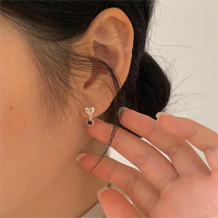 Minimalist Heart-Shaped 925 Sterling Silver Black Rhinestone Stud Earrings for Women with Plated Finish