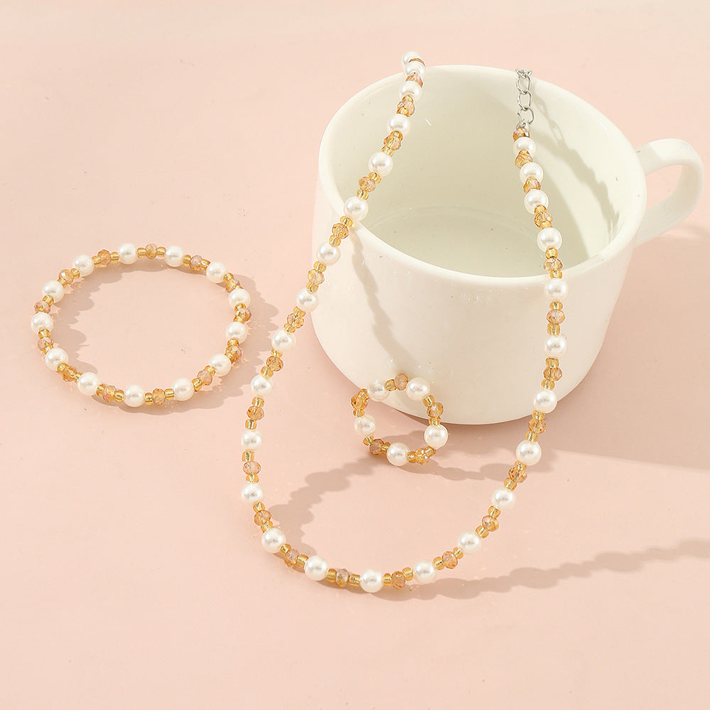 Conjunto de collar minimalista para niñas con cuentas de resina y vidrio en forma de corazón y cadena de cuentas redondas