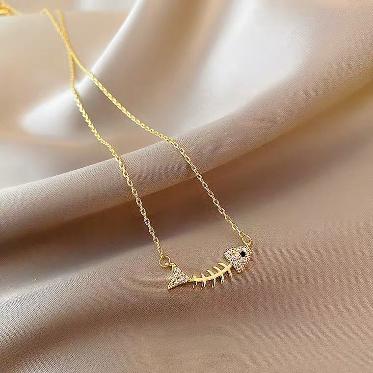 Minimalist Fashionable Fishbone Pendant Necklace for Women in Titanium Steel with Plated Finish and Cross Chain Design