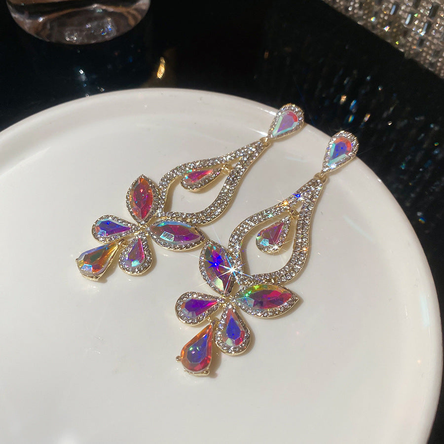 Elegantes pendientes de mariposa de lujo con incrustaciones de diamantes de imitación en base de aleación y postes de acero inoxidable para mujer
