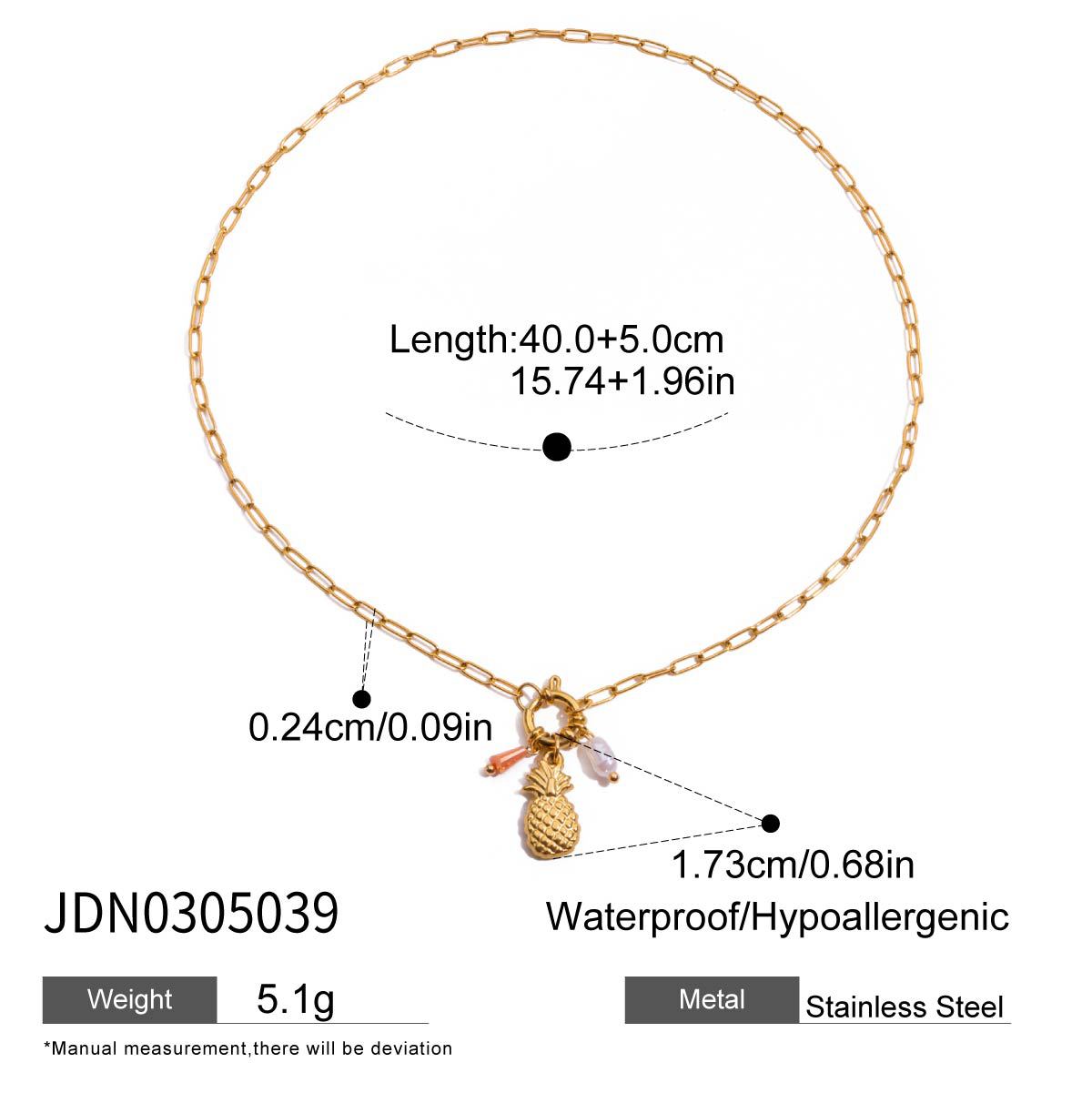 Collana con Pendente Fragola Geometrica in Acciaio Inossidabile con Dettagli in Acciaio al Titanio e Finitura Elettroplaccata da Donna