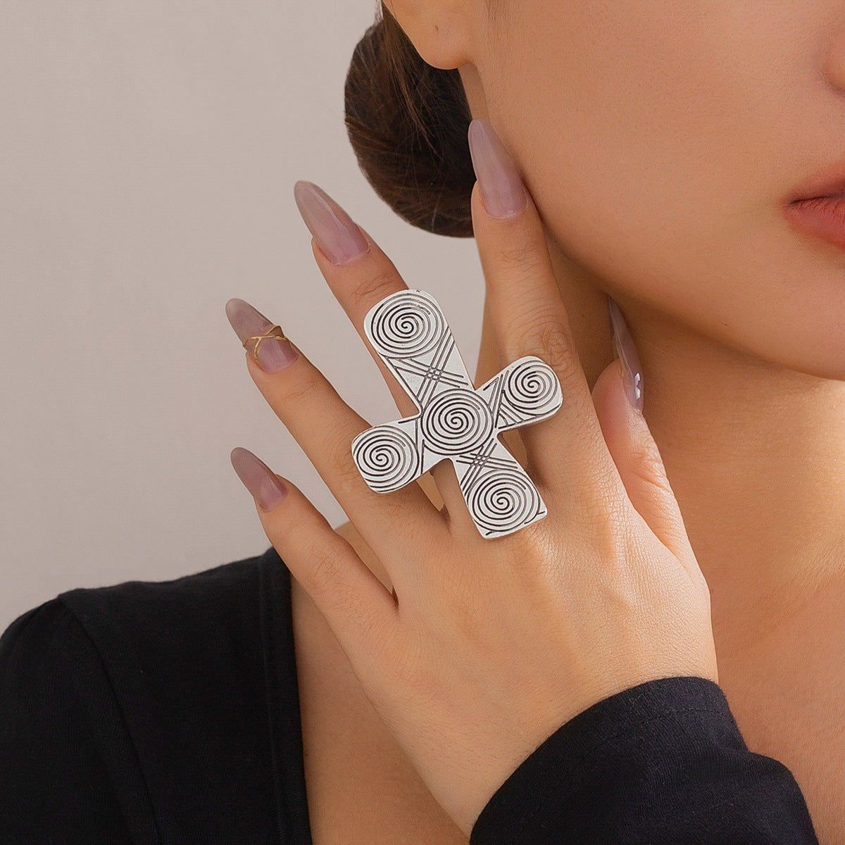 Sweet Punk Plated Alloy Heart Cross Ring with Floral Pattern for Women