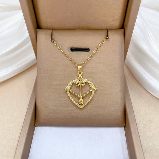 Collar Minimalista de Acero de Titanio con Forma de Corazón e Incrustaciones de Pedrería para Mujeres y Hombres, Delicada Cadena para Clavícula con Diseño de Cupido