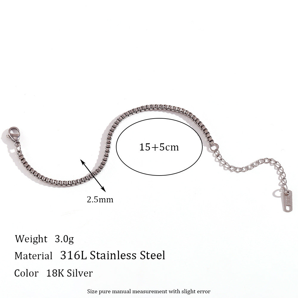 Collar de cadena con caja geométrica minimalista de acero de titanio chapado en oro de 18 quilates para mujer