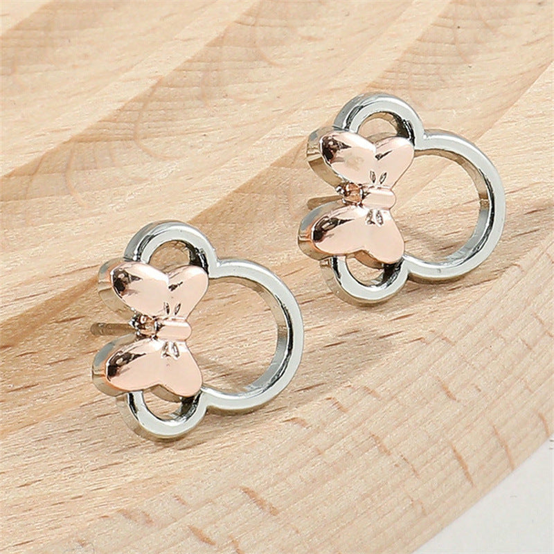 Orecchini a perno dolci con fiocco Topolino Minnie in cartone animato per donna con intarsio in perla e materiale in resina