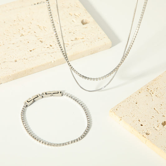 Bracciale geometrico minimalista in acciaio al titanio con intarsio di zirconi e placcatura in oro sottovuoto 18 carati, unisex