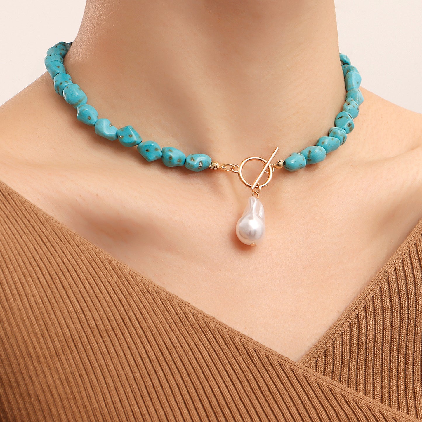 Irregular Natural Turquoise and Imitation Pearl Pendant Necklace for Women with Geometric Shape, Alloy Pendant, Electroplated Finish, Clavicle Chain Style