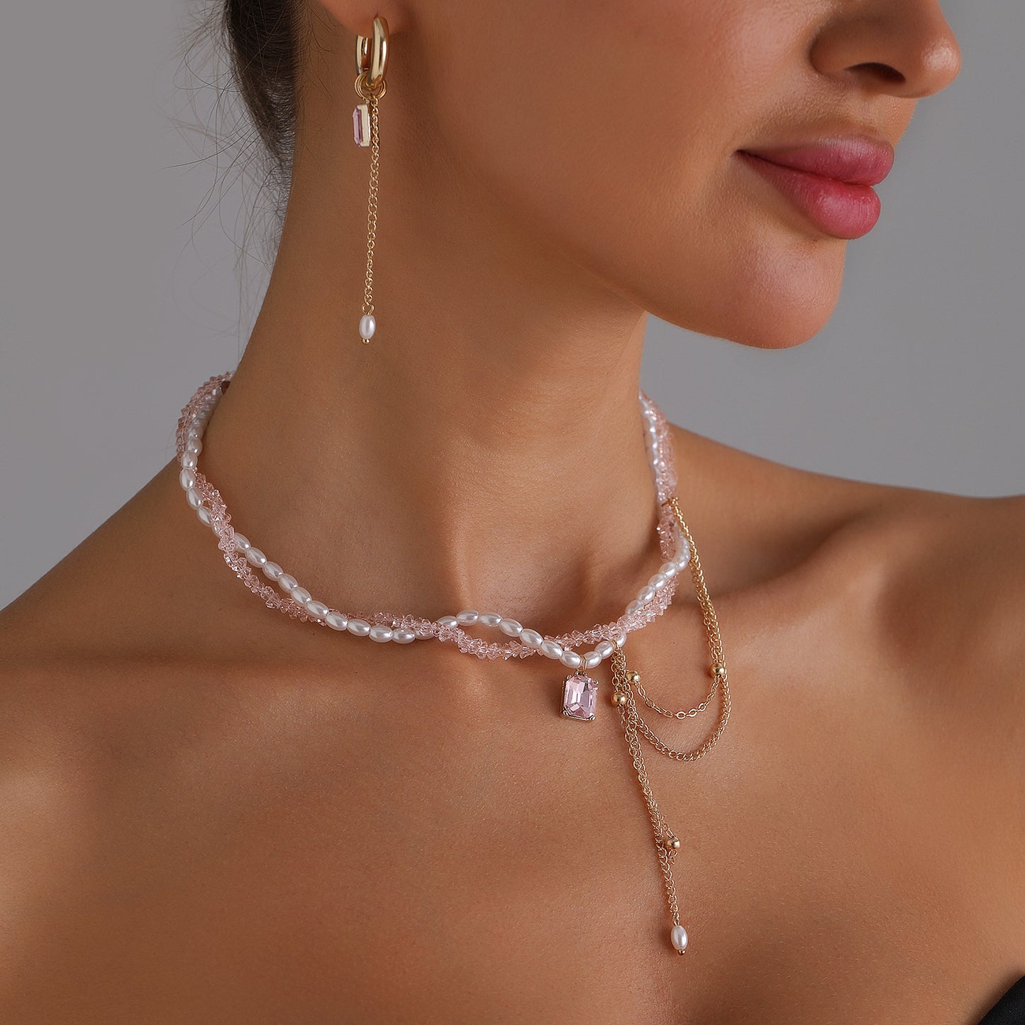 Elegante collana con ciondolo in lega geometrico e a forma di cuore con perline di cristallo e nappe per donna