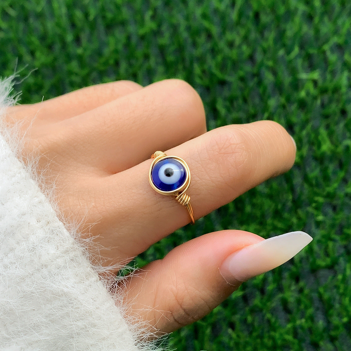 Anillo rústico de cobre hecho a mano con forma geométrica irregular e incrustaciones de cristal para mujer