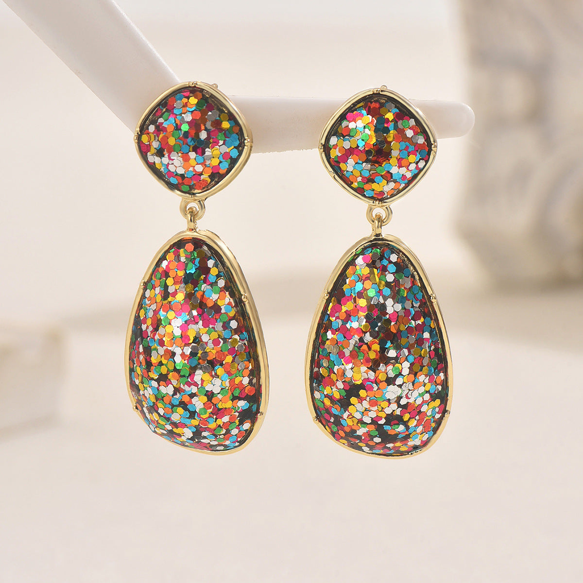 Pendientes minimalistas geométricos de aleación de zinc con circonitas y postes de acero inoxidable para mujer