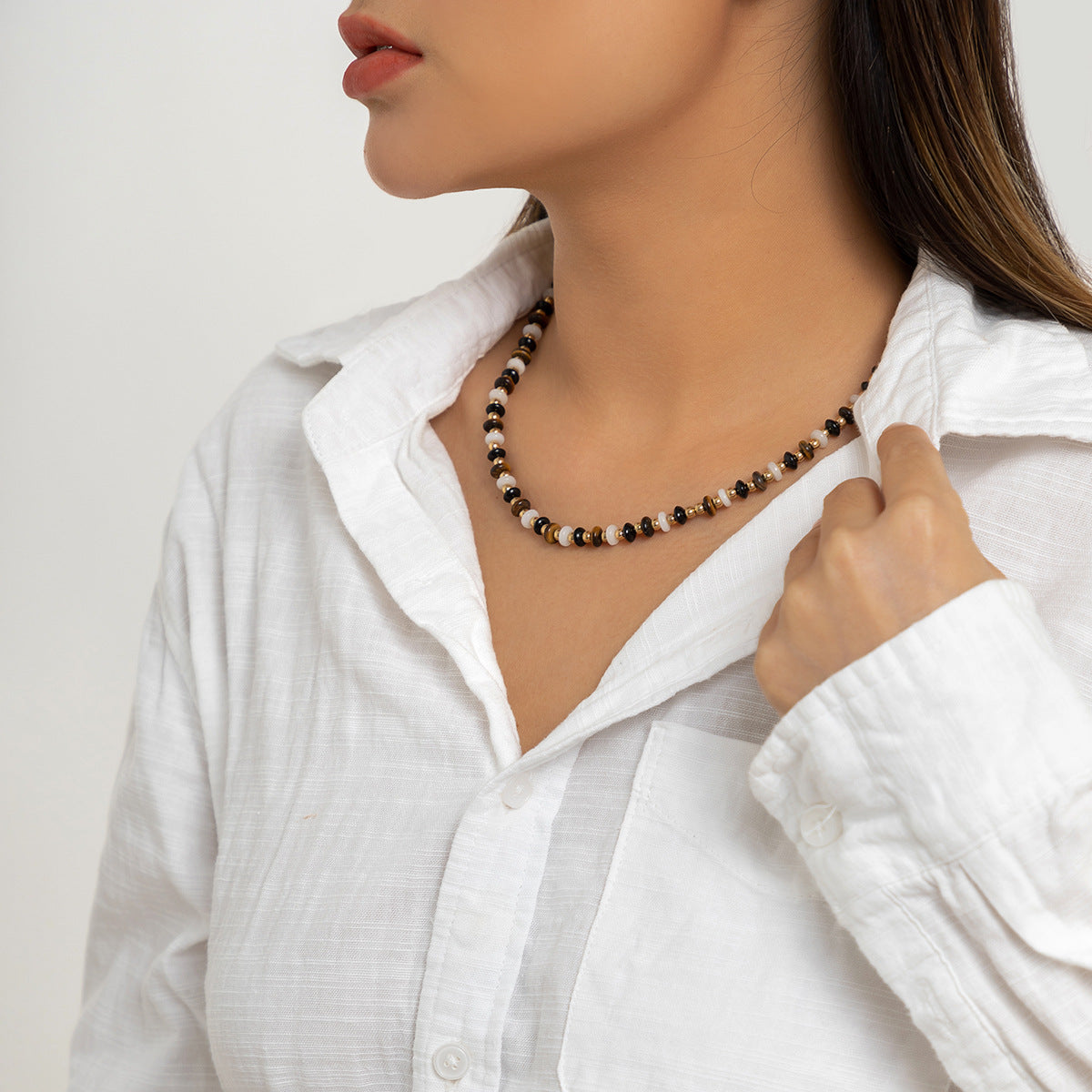 Collana Minimalista Geometrica da Donna in Perline di Vetro con Finitura Galvanizzata e Pendente in Pietre Preziose Miste