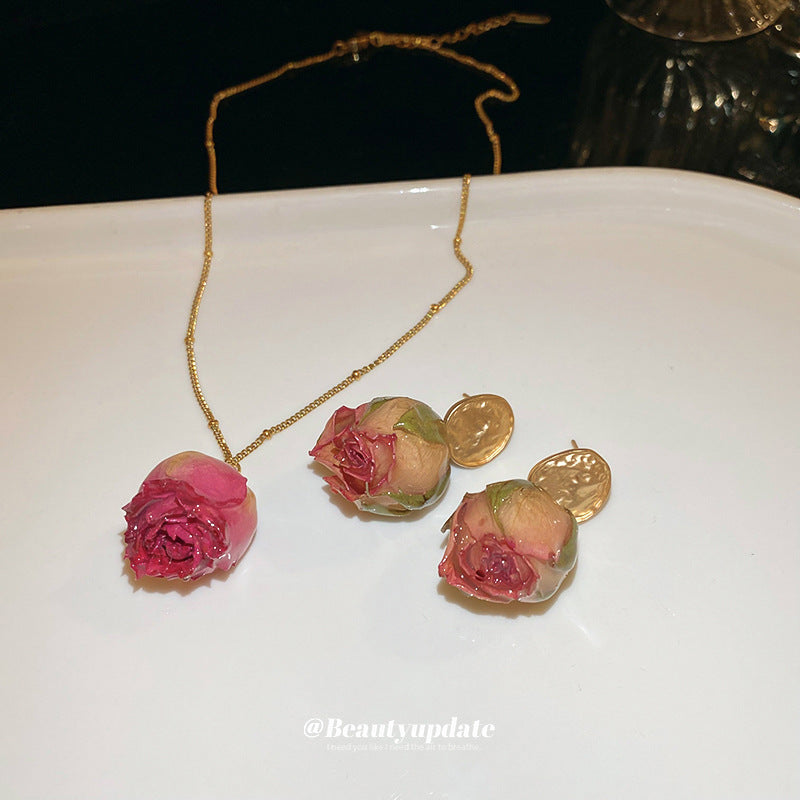 Set collana e orecchini Sweet Floral in acciaio inossidabile con rosa essiccata per donna, con ciondolo in rame e finitura placcata