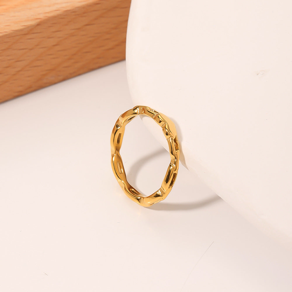 Anello da donna in acciaio al titanio placcato oro 18 carati con catena a cuore vuota alla moda