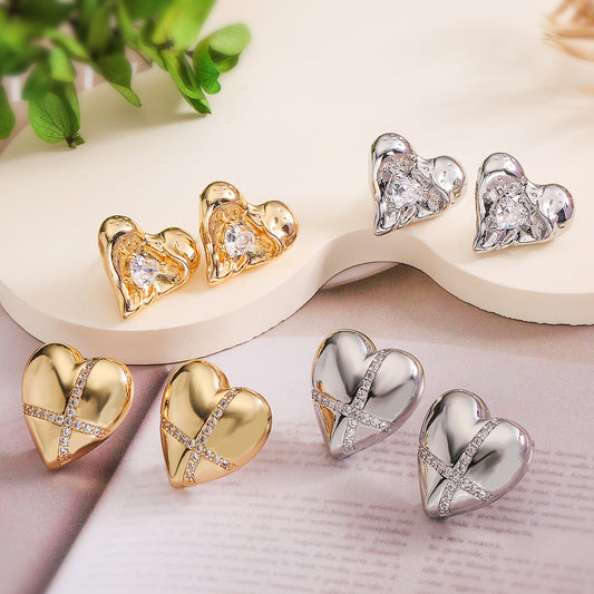 Aretes Minimalistas de Cobre Chapado en Oro Real con Circonia Micro-Pavé en Forma de Corazón para Mujer