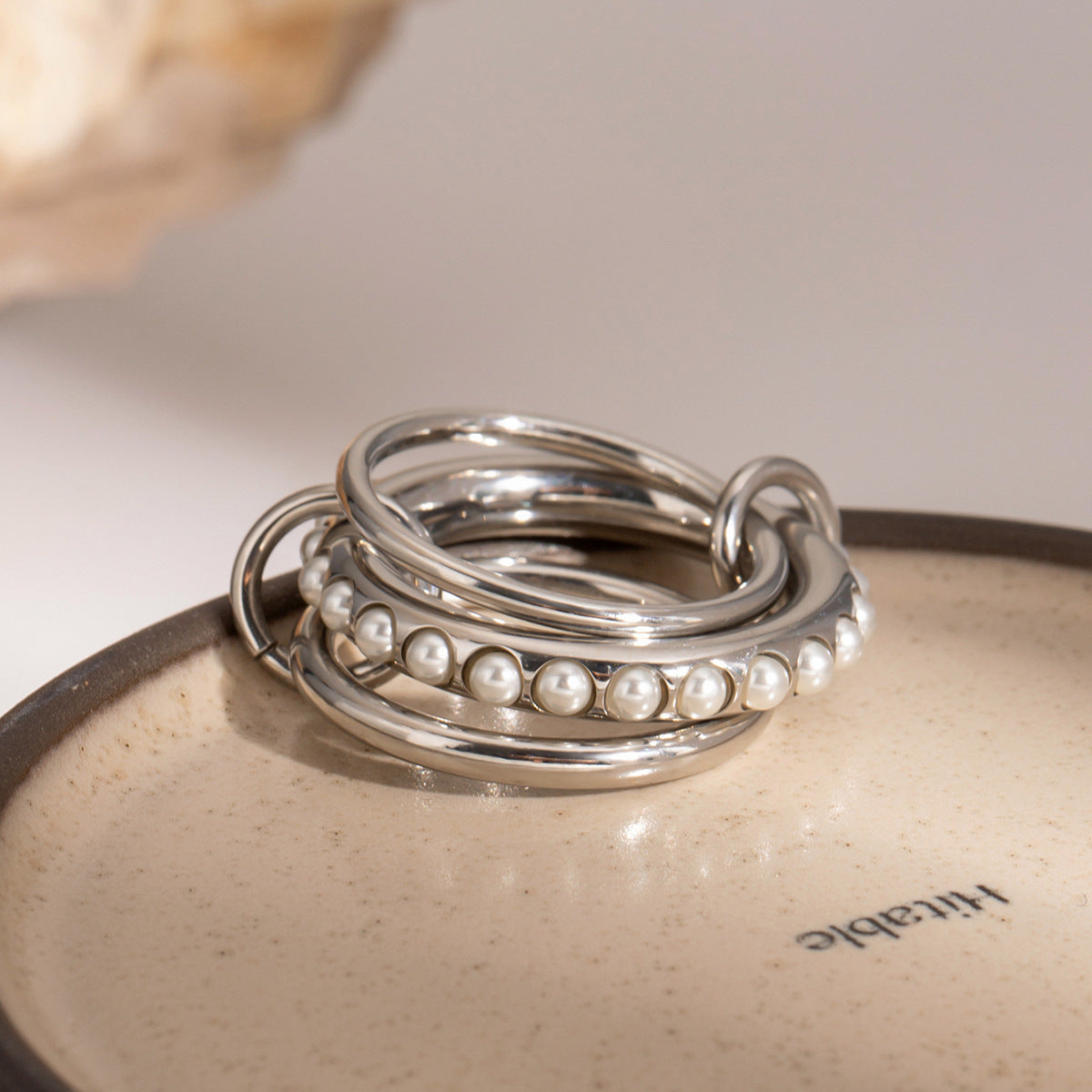 Elegant Geometric Round Stainless Steel Plated Pearl Ring for Women