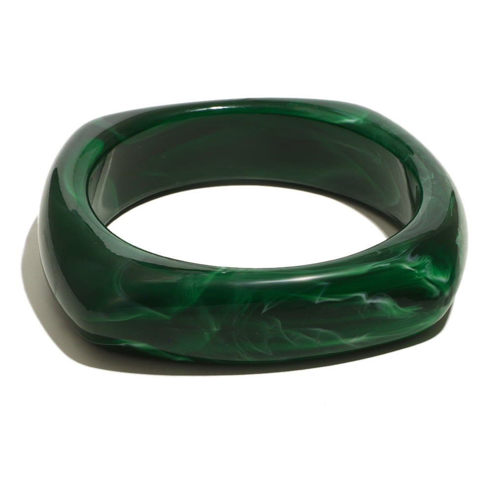 Bracciale a polsino rigido vintage artistico in resina irregolare da donna con finitura ecologica e motivo a linee geometriche
