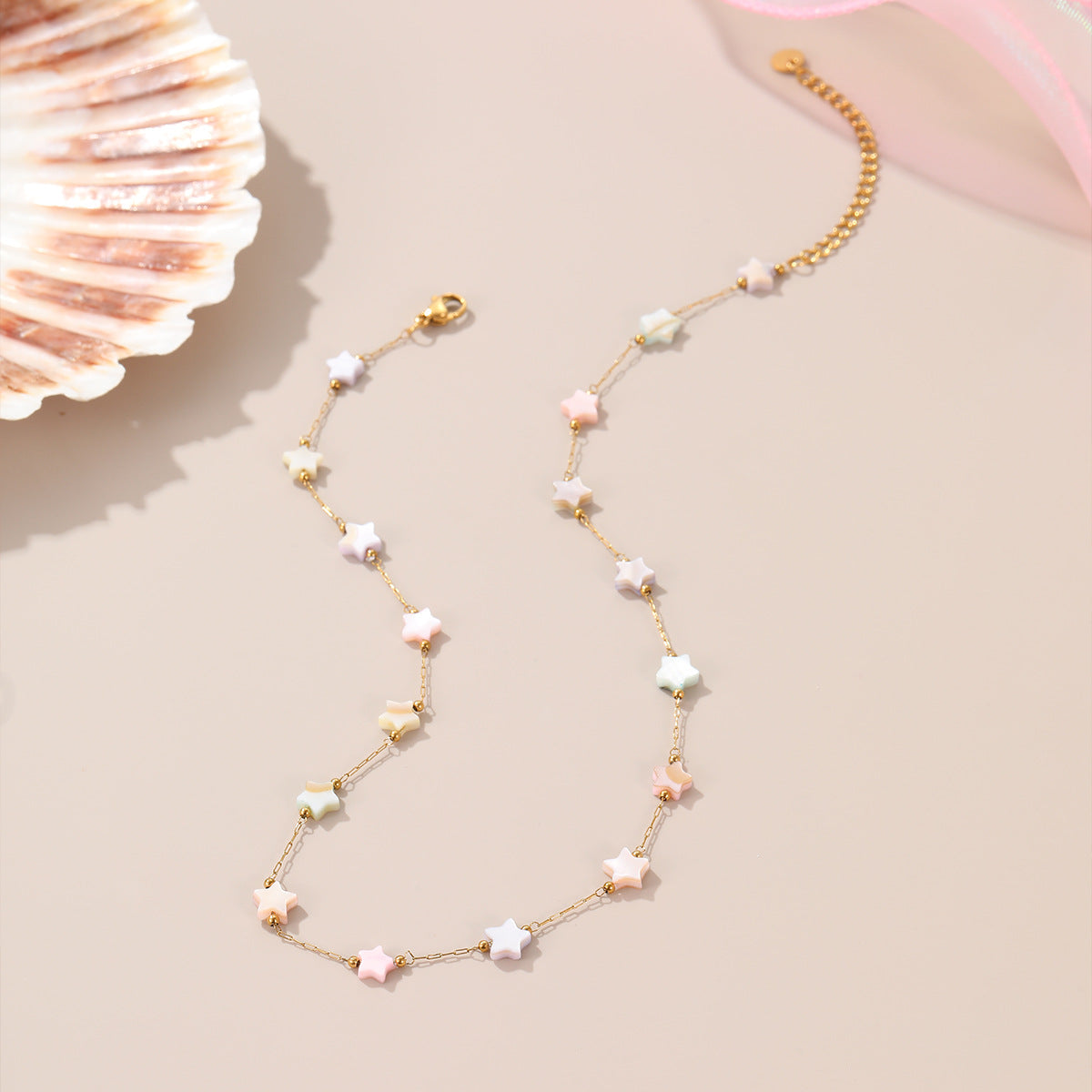 Collana con ciondolo a stella geometrica di tendenza in abalone, in acciaio inossidabile con finitura placcata, da donna