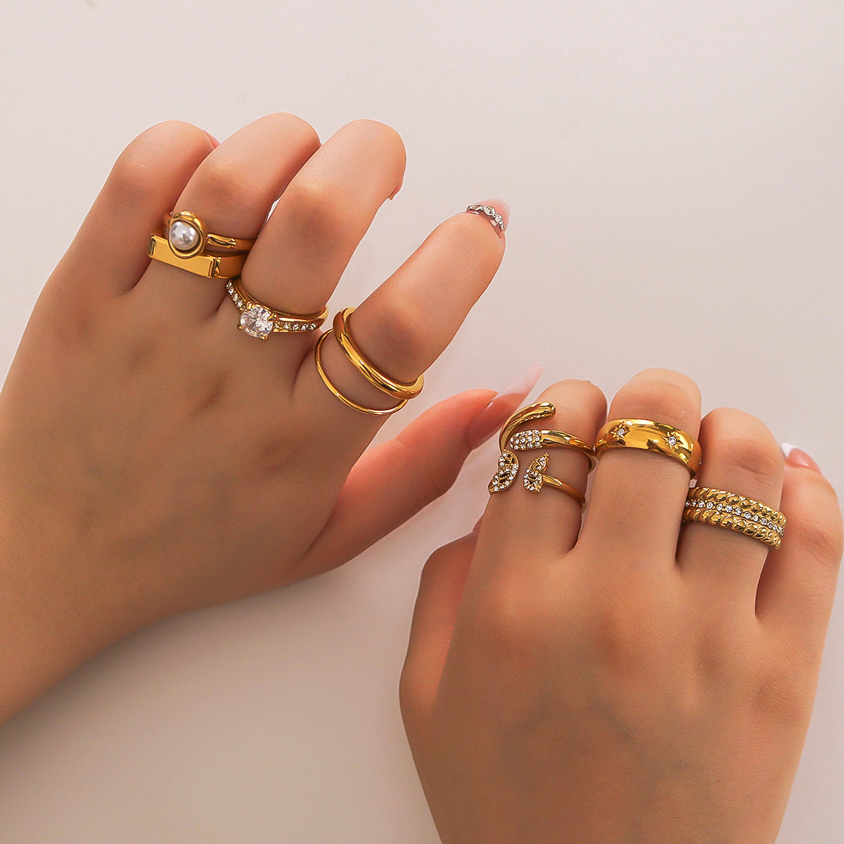 Set di anelli minimalisti a doppio strato in acciaio inossidabile con zirconi micro-incastonati e perle, gioielli unisex placcati oro 18 carati