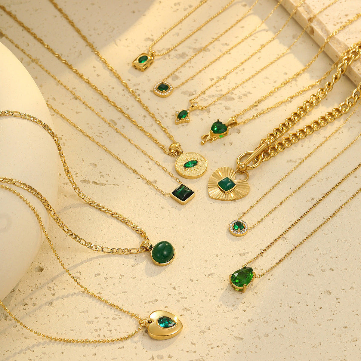 Collar vintage geométrico de circonita verde de acero inoxidable para mujer con baño de oro de 18 quilates, cadena de clavícula delicada