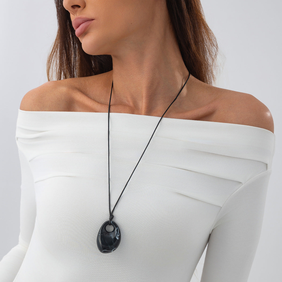 Collana Pendente in Resina Geometrica Irregolare Minimalista per Donne con Catena Regolabile alla Clavicella