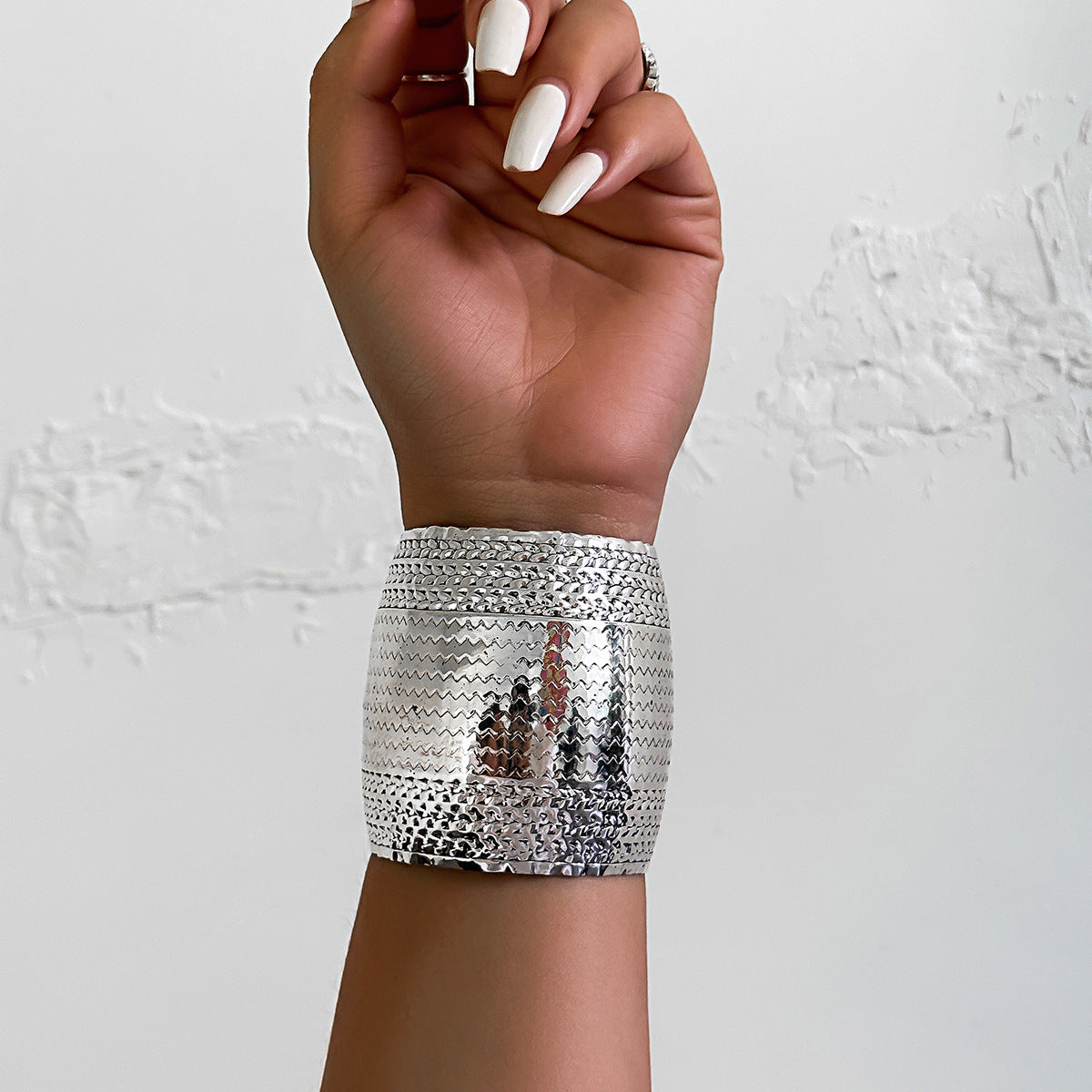 Bracciale aperto multistrato ondulato in stile Hip Hop con spiga di grano incisa, da donna, in metallo con finitura placcata