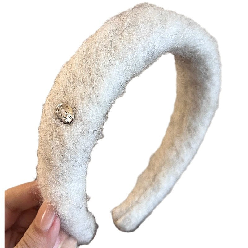 Diadema de letras de terciopelo para mujer con acabado artesanal, accesorio para el cabello moderno y versátil para otoño e invierno