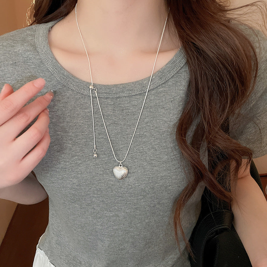 Collana con Pendente Geometrico Minimalista da Donna in Lega con Finitura Elettroplaccata — Catena Leggera per Maglione, Accessorio di Lusso Versatile