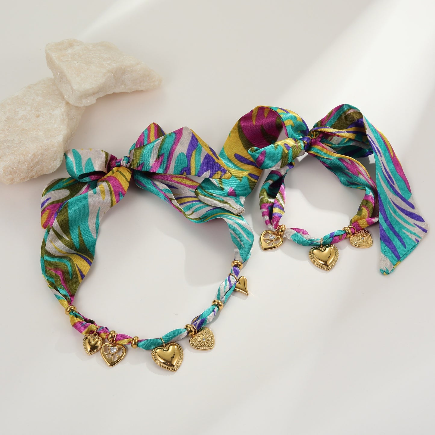 Elegante collar de acero inoxidable chapado en oro de 18 quilates con forma de corazón para mujer