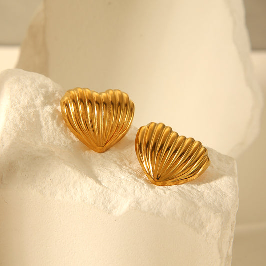 Orecchini da donna alla moda placcati oro 18 carati a forma di cuore in acciaio inossidabile geometrico