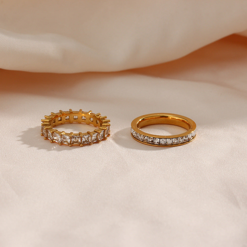 Anillo de circonia de acero inoxidable chapado en oro de 18 quilates con incrustaciones de circonita completa y diseño engastado en los bordes para mujer, estilo geométrico a la moda