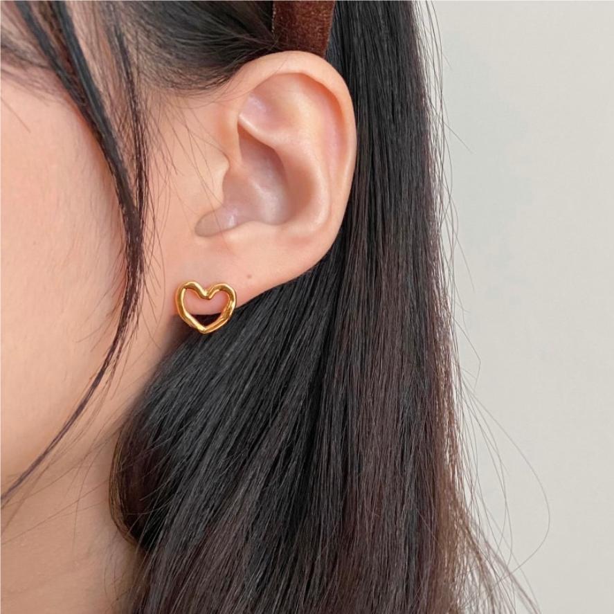 Pendientes Minimalistas de Corazón Hueco para Mujer en Plata de Ley 925 con Baño de Oro
