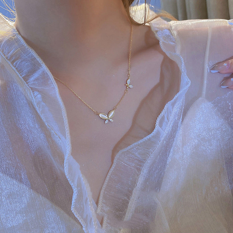 Deliziosa Collana con Ciondolo a Farfalla Minimalista da Donna in Acciaio al Titanio con Intarsio di Strass su Catena O