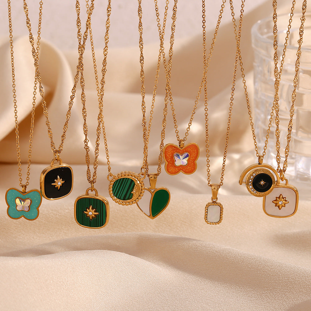 Collar con colgante minimalista de corazón de acero de titanio con chapado en oro de 18K y acabado esmaltado para mujer