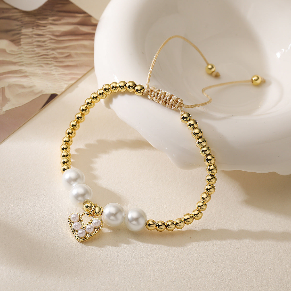 Elegante Bracciale in Rame a Cuore con Placcatura in Oro 18K e Dettagli in Zircone per Donna
