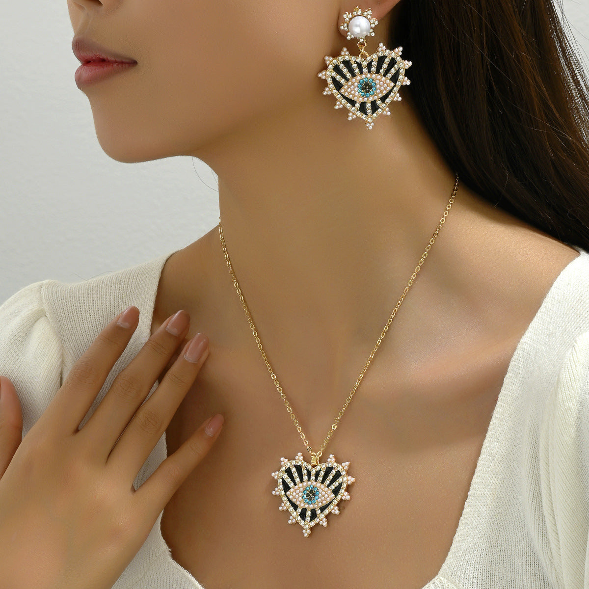 Parure di collana con pendente a occhio turco e orecchini a perno con intarsio di strass per donna, design a cuore e a goccia in lega, stile hip hop retrò