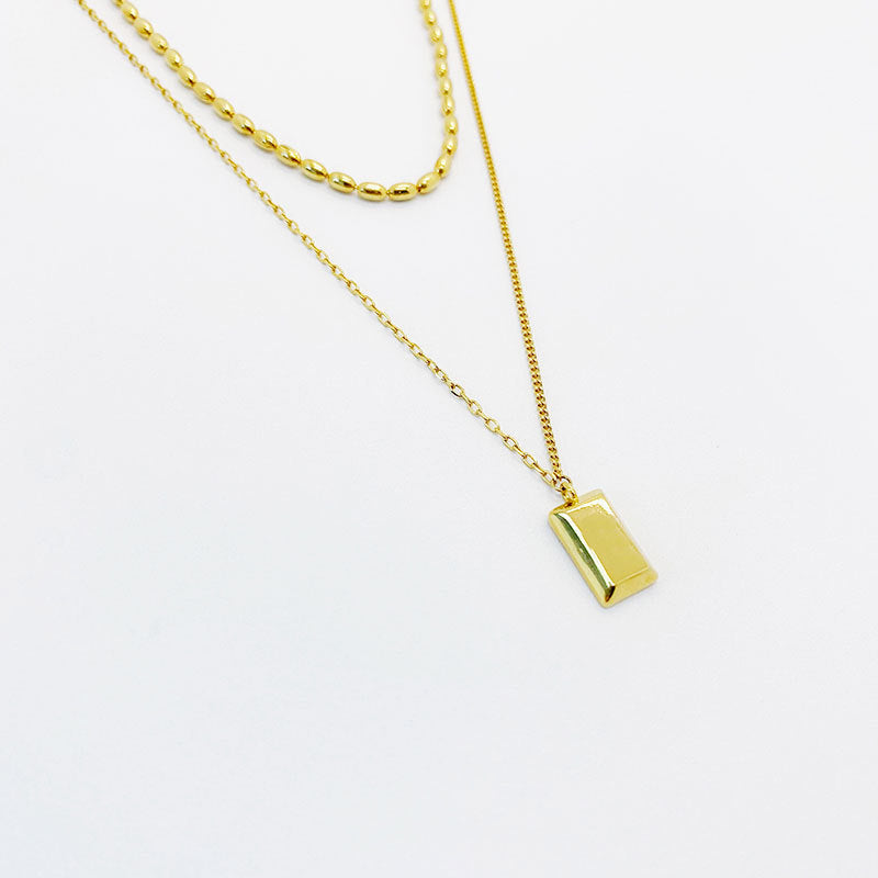 Collana Minimalista Geometrica in Acciaio Titanio a Doppio Strato per Donna e Uomo con Accenti Dorati e Design a Clavicola