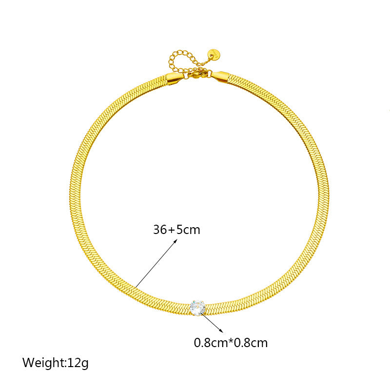 Collana Minimalista Geometrica in Acciaio al Titanio con Intarsio di Strass e Finitura Placcata su Catena Snake da Donna