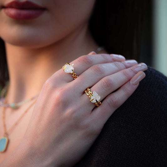 Anello Aperto Minimalista Regolabile da Donna in Acciaio al Titanio con Intarsio in Pietra Naturale e Finitura Placcata