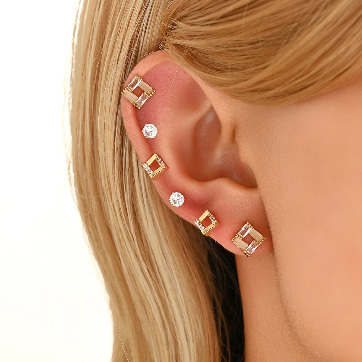 Pendientes de Cobre en Forma de Lazo Dulce y Minimalista con Incrustaciones de Zirconia y Postes de Acero Inoxidable para Mujer