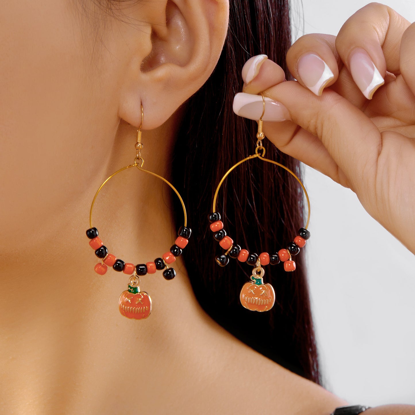 Pendientes de Halloween bonitos y divertidos con diseño de calabaza, fantasma, araña, murciélago y gato en forma geométrica, de aleación galvanizada para mujer