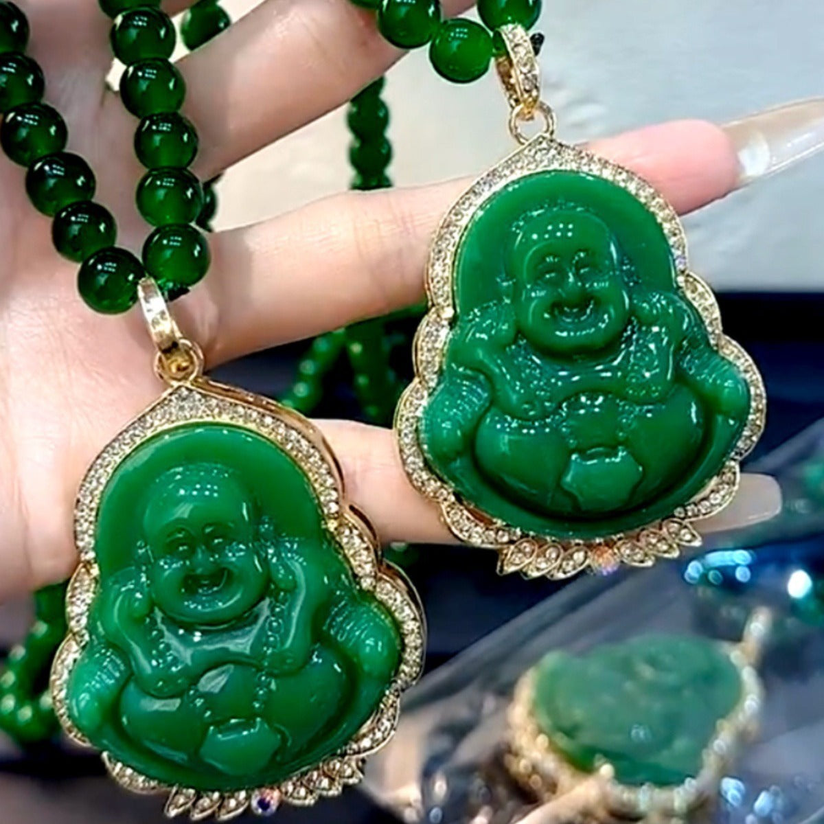 Collana con ciondolo Budda che ride dal design originale con intarsio in agata rossa per donne e uomini, catena lunga a strati per maglione
